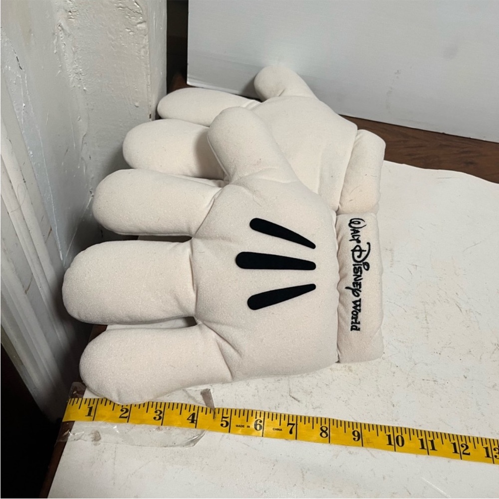 Disney White Mickey Mouse Gloves Costume Accessory